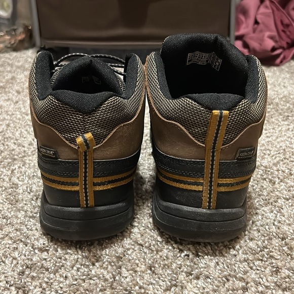 Like New Waterproof Keen Big Kids' Targhee Waterproof Boot - Picture 3 of 3